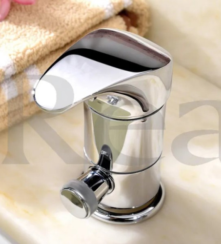 Смеситель для ванны Rea Riven B0457