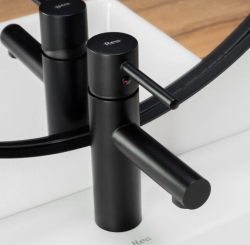 Смеситель для умывальника Rea Tess Black matt B8881