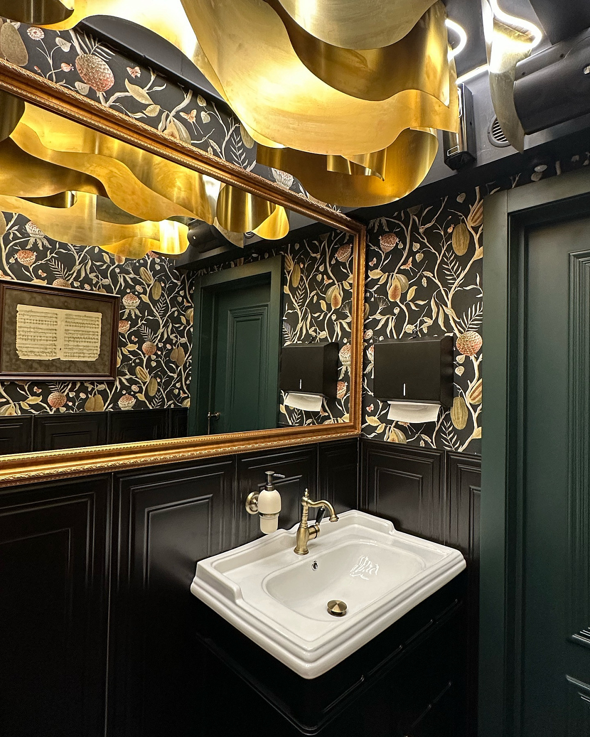 Недавно свои двери открыло новое уникальное заведение @pianobar.minsk