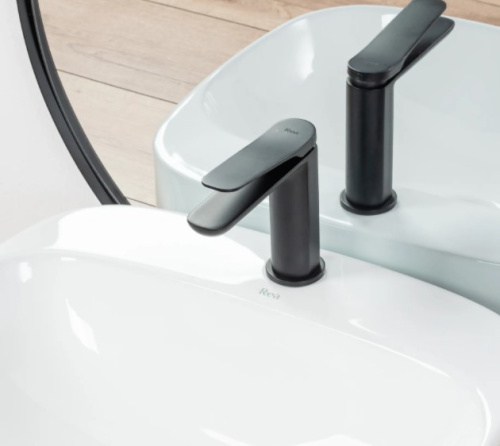 Смеситель для умывальника Rea Creek Black matt B8403